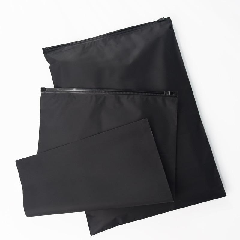 Pack de 50 Bolsa Zipper Negra Mate de 25 cm x 35 cm
