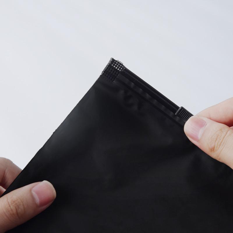 Pack de 50 Bolsa Zipper Negra Mate de 25 cm x 35 cm