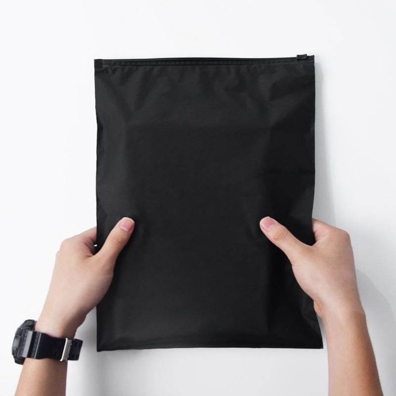 Pack de 50 Bolsa Zipper Negra Mate de 25 cm x 35 cm